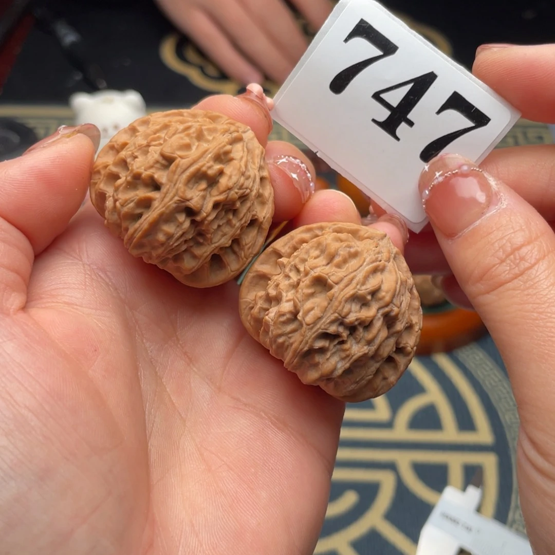 文玩核桃吊坠37全品三角白747号