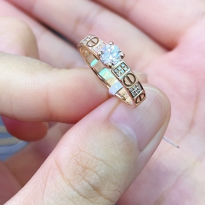 18K金镶嵌戒指/指环钻石