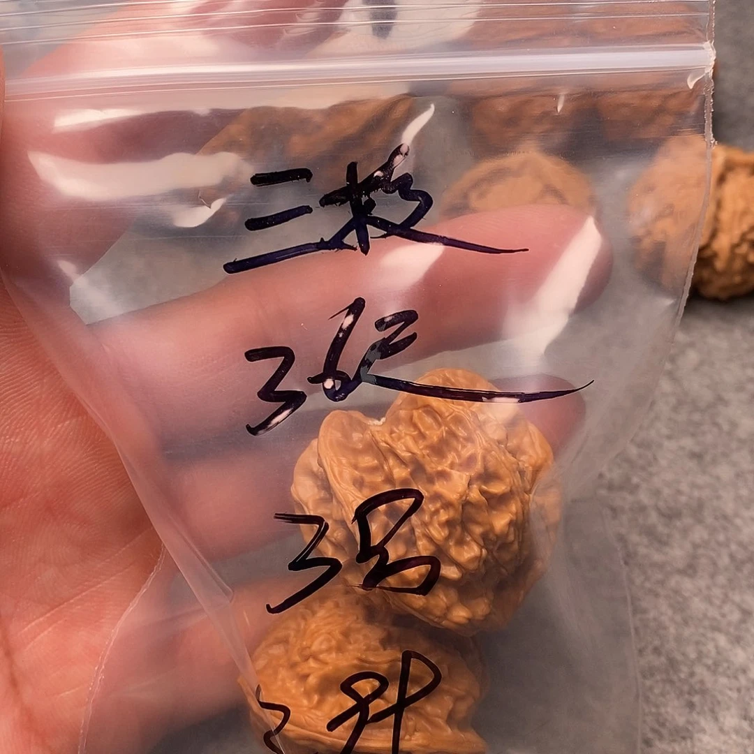 文玩核桃把件三棱