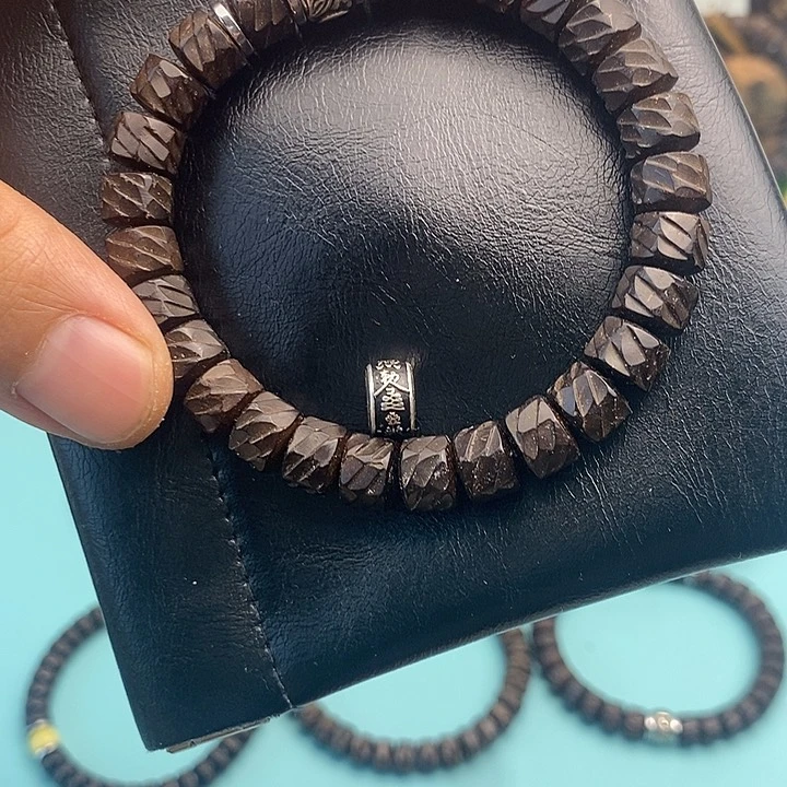 椰蒂手串熊*9龙鳞搭配吞金兽上上签