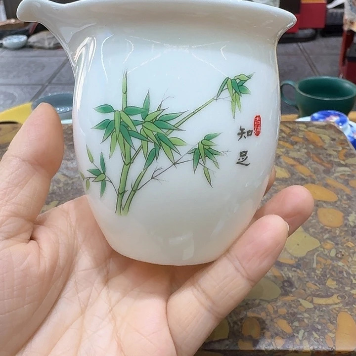 骨瓷公道杯一个，瓷。。。