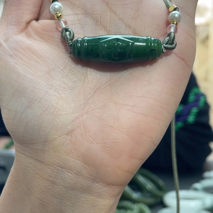 和田玉未镶嵌颈饰路路通