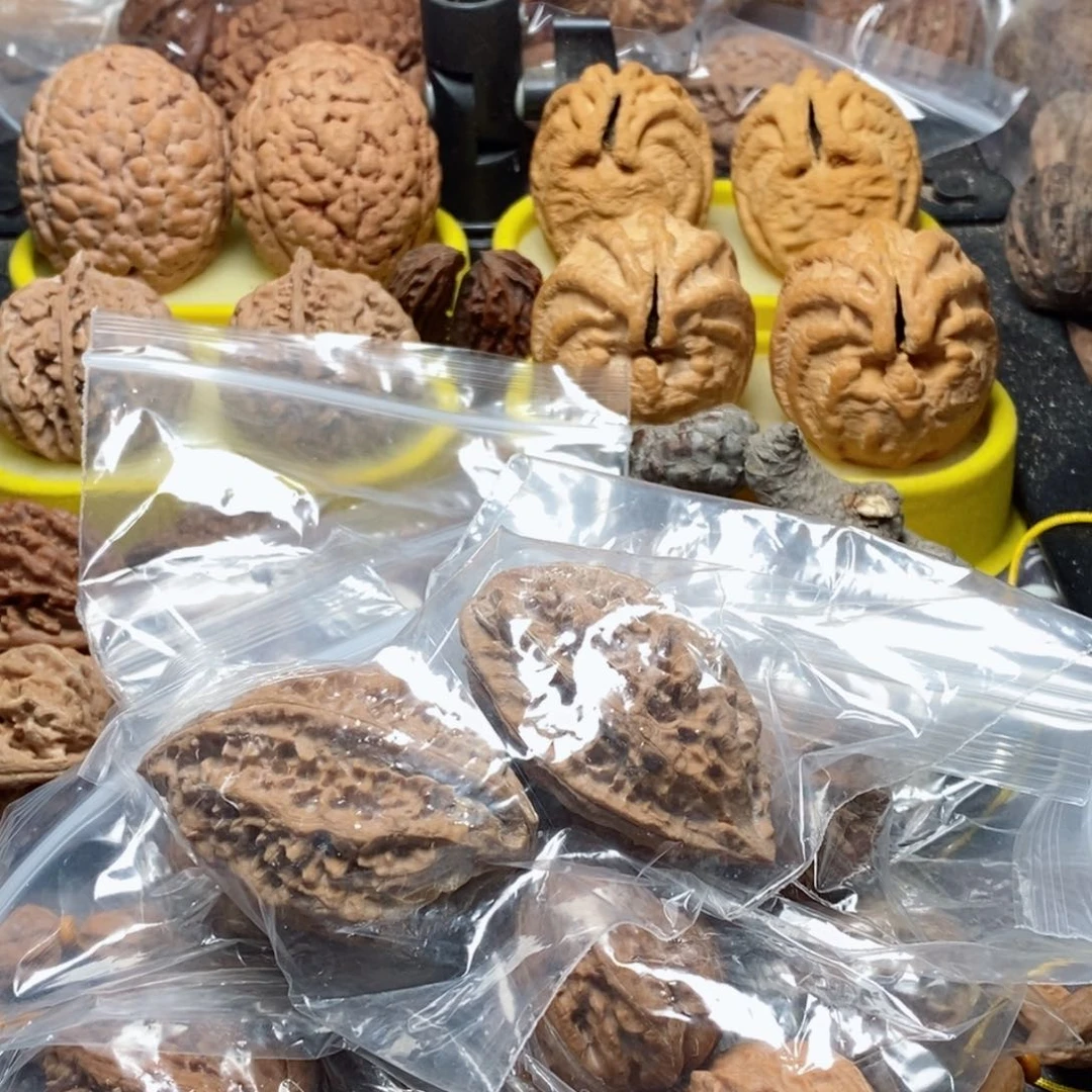 文玩核桃吊坠瑕疵9