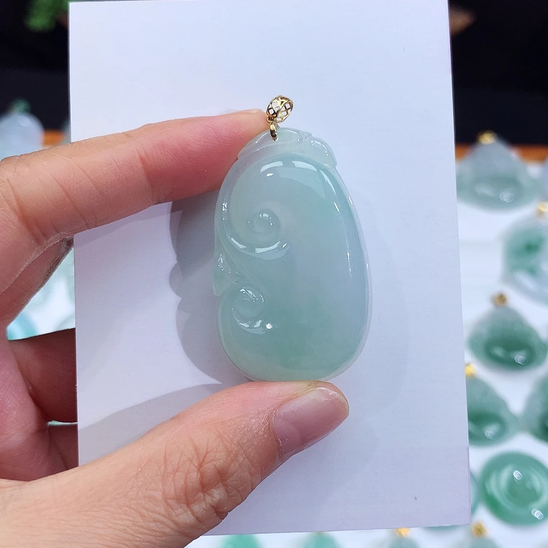 翡翠18K金镶嵌颈饰翡翠吊坠