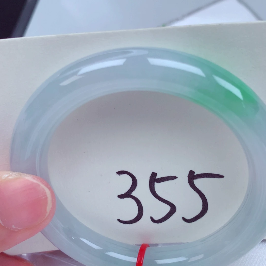 翡翠手镯未镶嵌翡翠