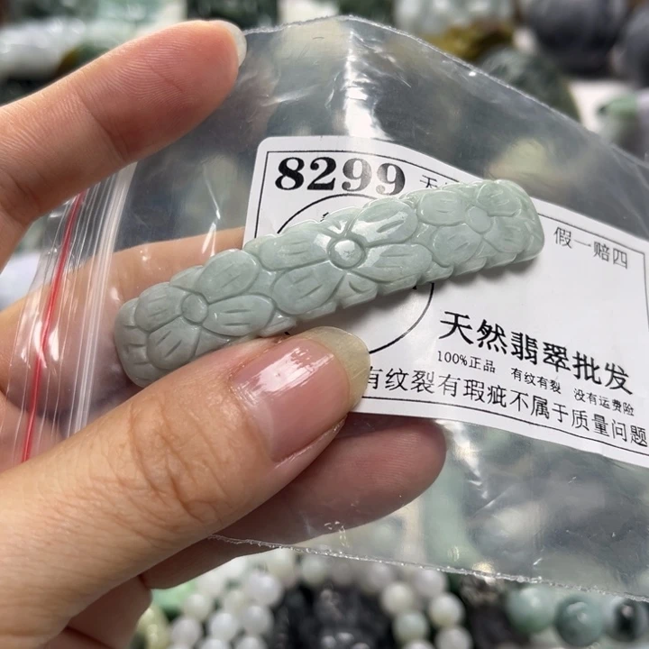 翡翠未镶嵌颈饰8299
