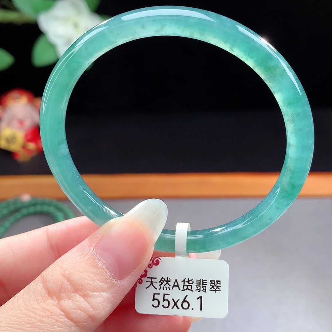 未镶嵌手镯（圆镯）翡翠