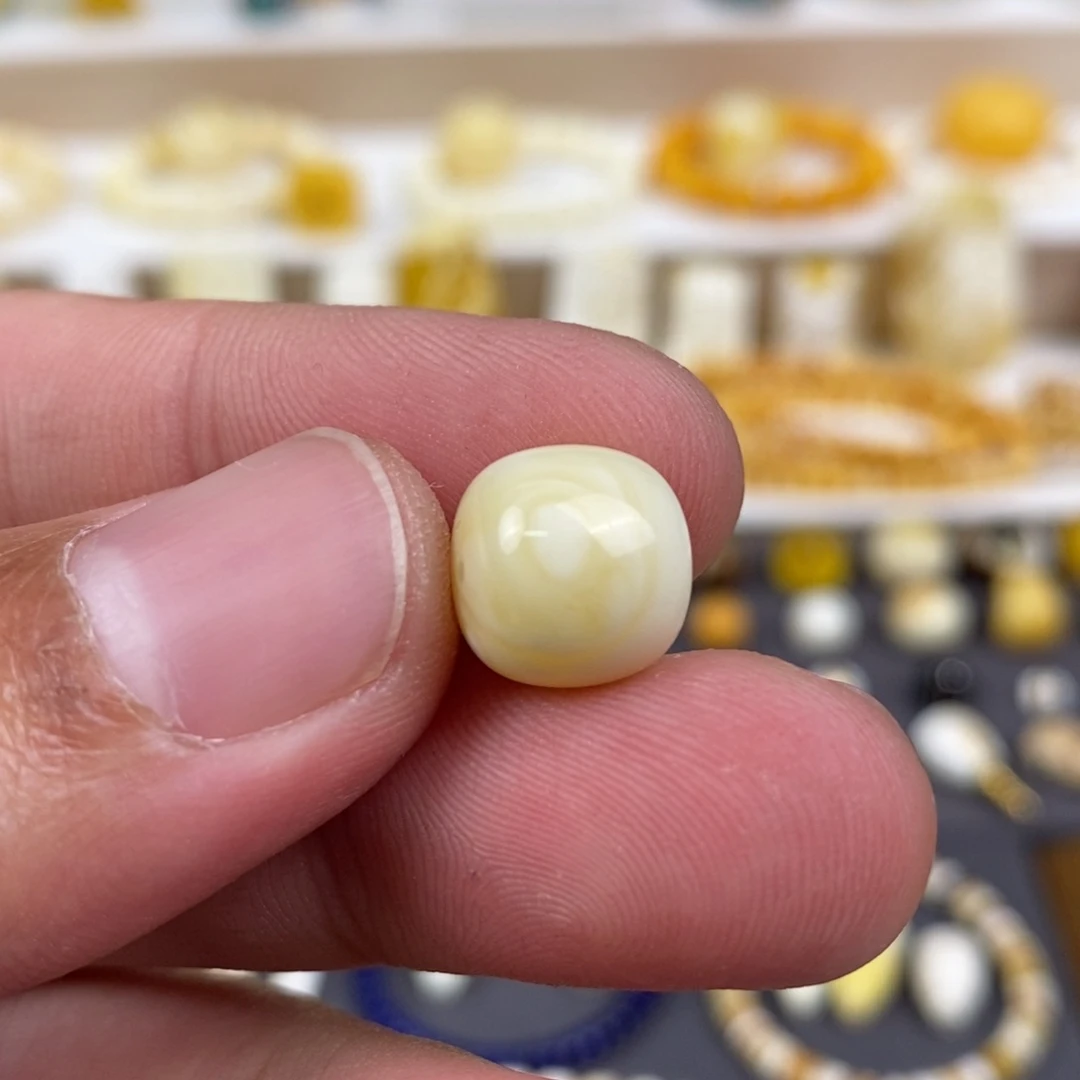 琥珀裸石未镶嵌L***w配饰