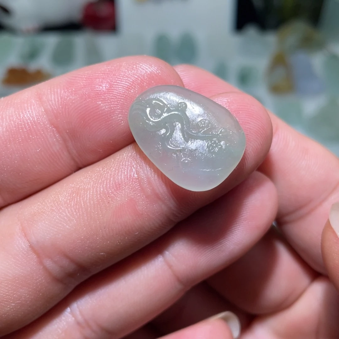 定制翡翠未镶嵌梅花