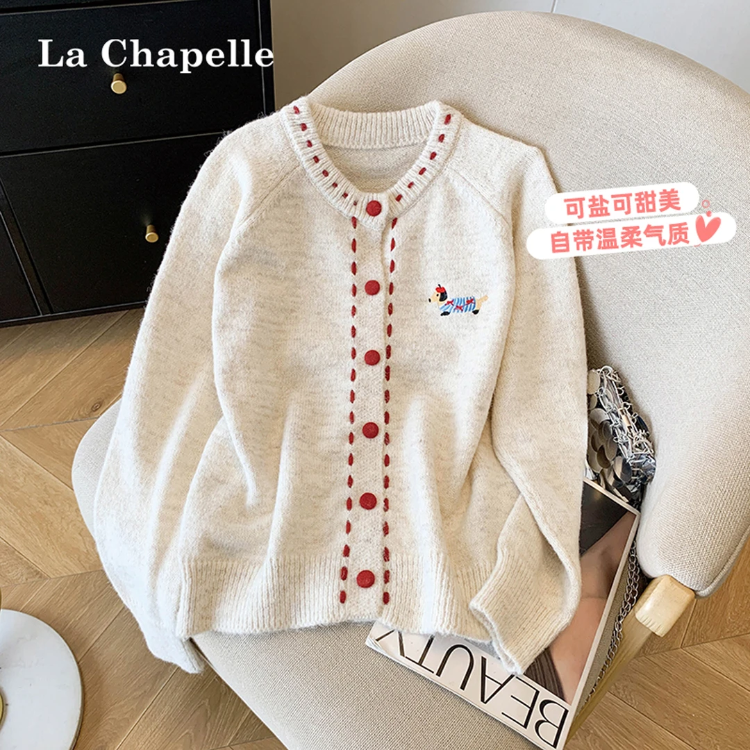 拉夏贝尔杏色小狗圆领针织开衫秋冬2025新款设计感百搭小众毛衣女