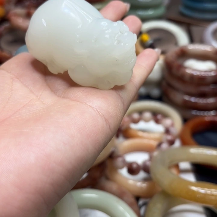 石英岩玉合金颈饰