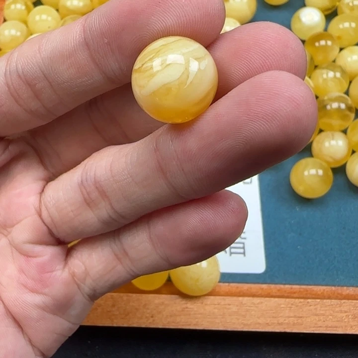 未镶嵌琥珀裸石天然400