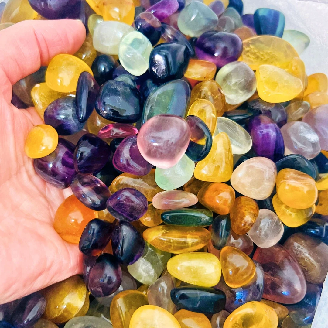 天然萤石滚石五彩缤纷颜色鲜艳可做扩香石摆台装饰等