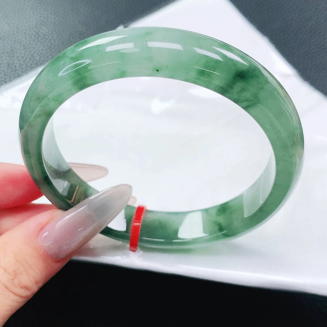 翡翠手镯未镶嵌59圈