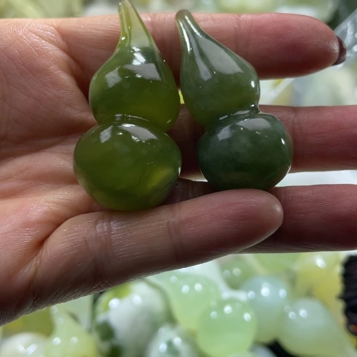 岫玉未镶嵌吊坠吊坠