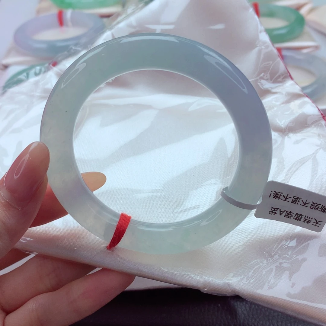 翡翠手镯（圆镯）未镶嵌 55.1 高货瑕疵大捡漏