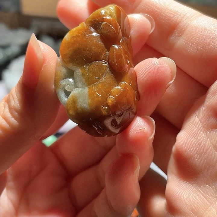 翡翠未镶嵌颈饰天