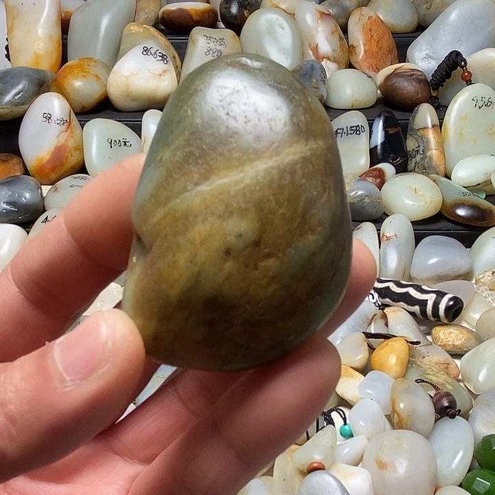 和田玉未镶嵌颈饰把件