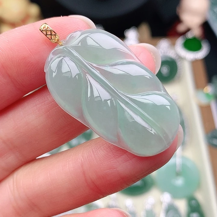 颈饰18K金镶嵌翡翠吊坠
