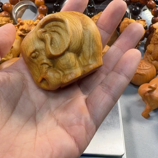 a*太行崖柏陈化老料手把件