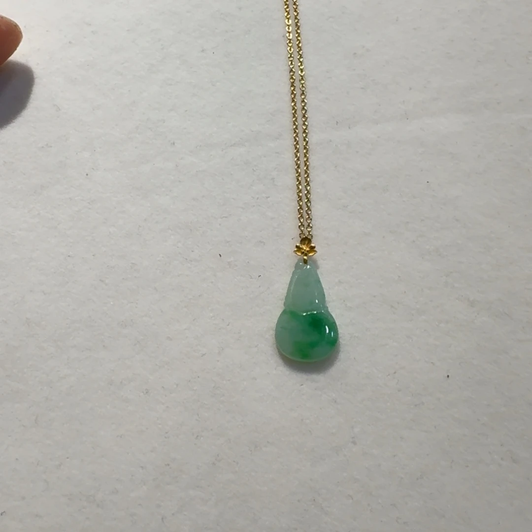 翡翠18K金镶嵌颈饰葫芦 薄