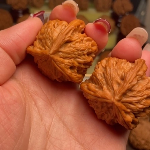 文玩核桃吊坠三棱