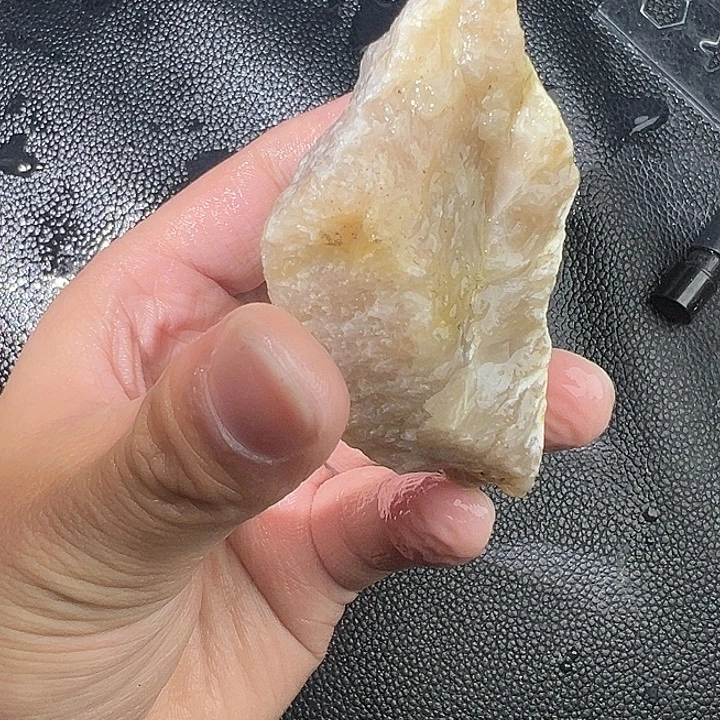 和田玉（糖玉）未镶嵌手镯