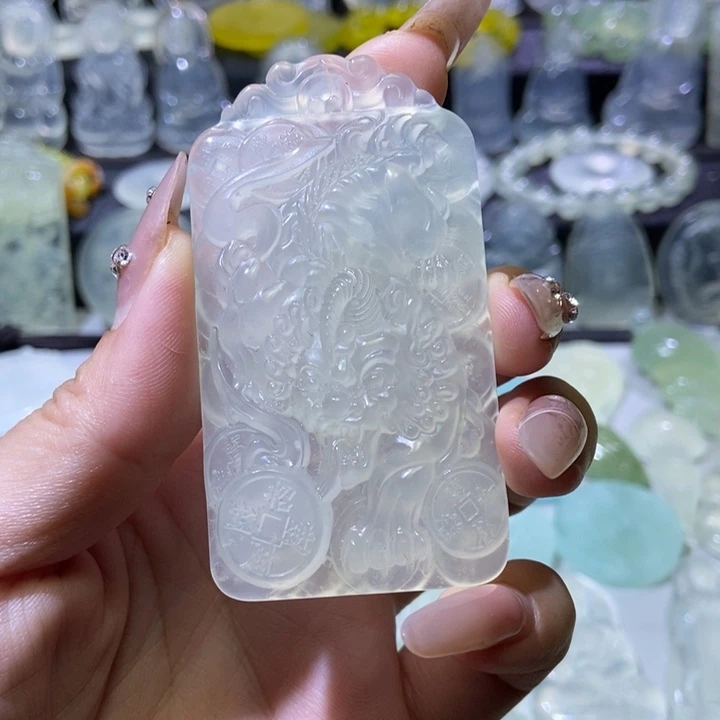 岫玉未镶嵌吸金兽吊坠