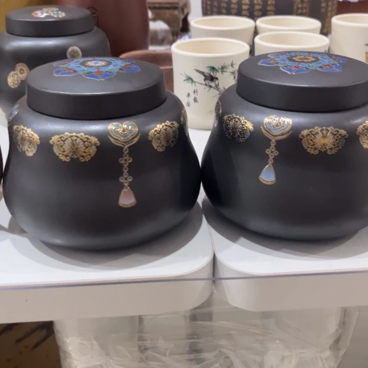 郑****紫砂茶叶罐紫砂茶叶罐