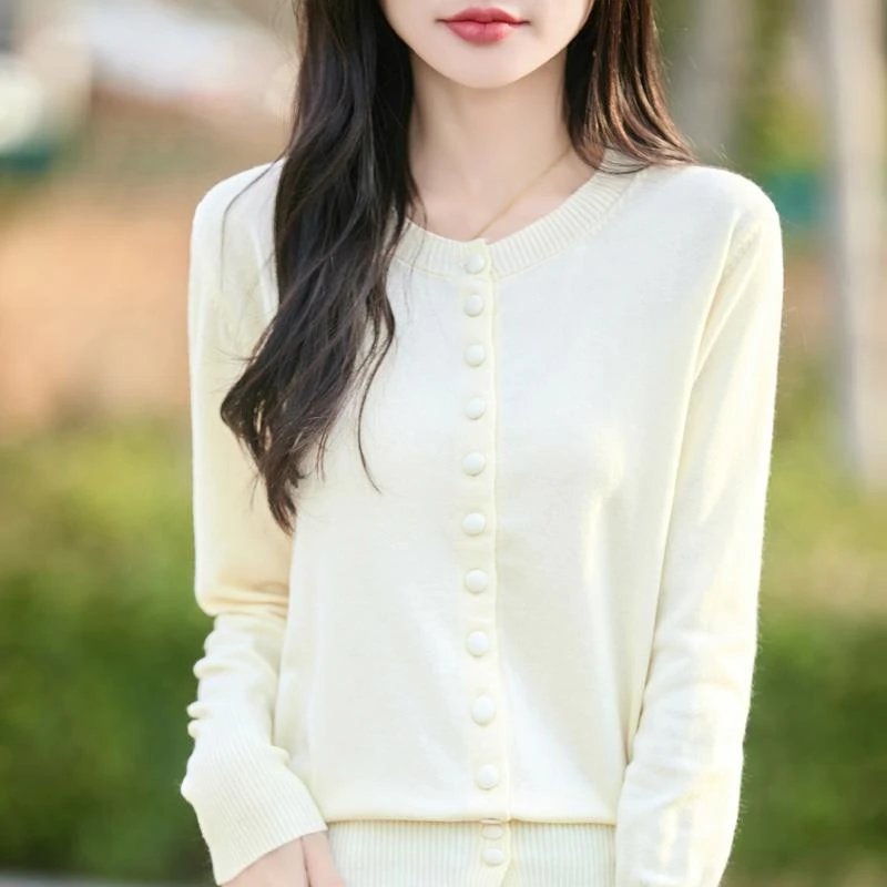 杜拉妮2025秋新款百搭优雅圆领宽松针织小开衫女气质休闲薄款毛衣
