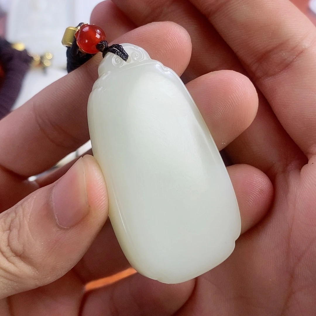 玉新疆山料水滴无事牌