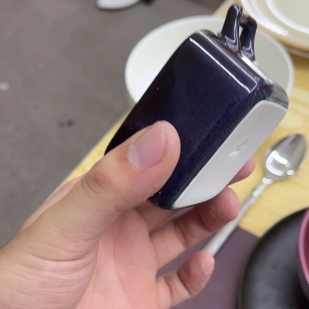 新骨瓷麟彩蓝双耳酱碟