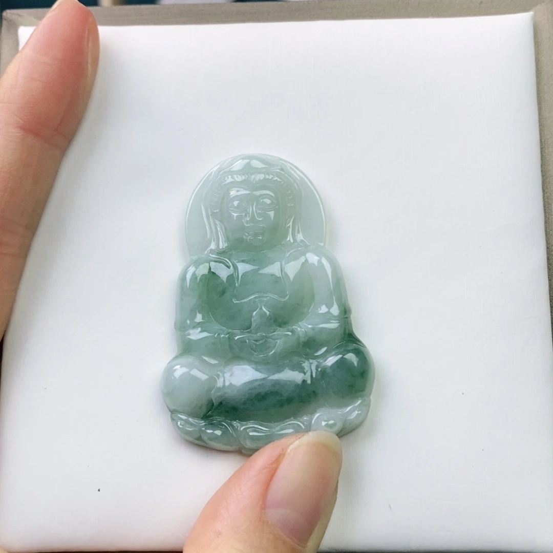 翡翠颈饰未镶嵌深****伴观音