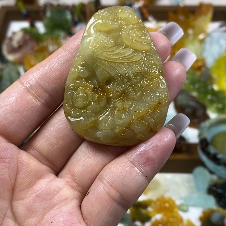 蛇纹石玉未镶嵌吊坠