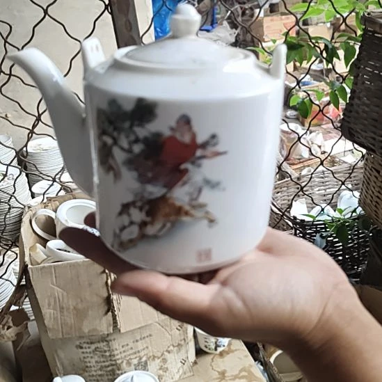 库存微瑕武松打虎提梁壶一个