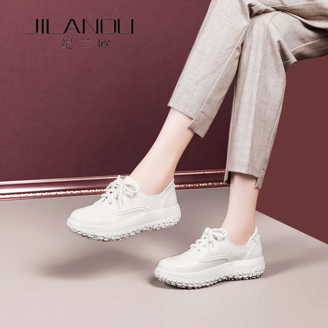 白色真皮旅游休闲鞋女2025春秋新款防滑软底单鞋厚底运动德训女鞋