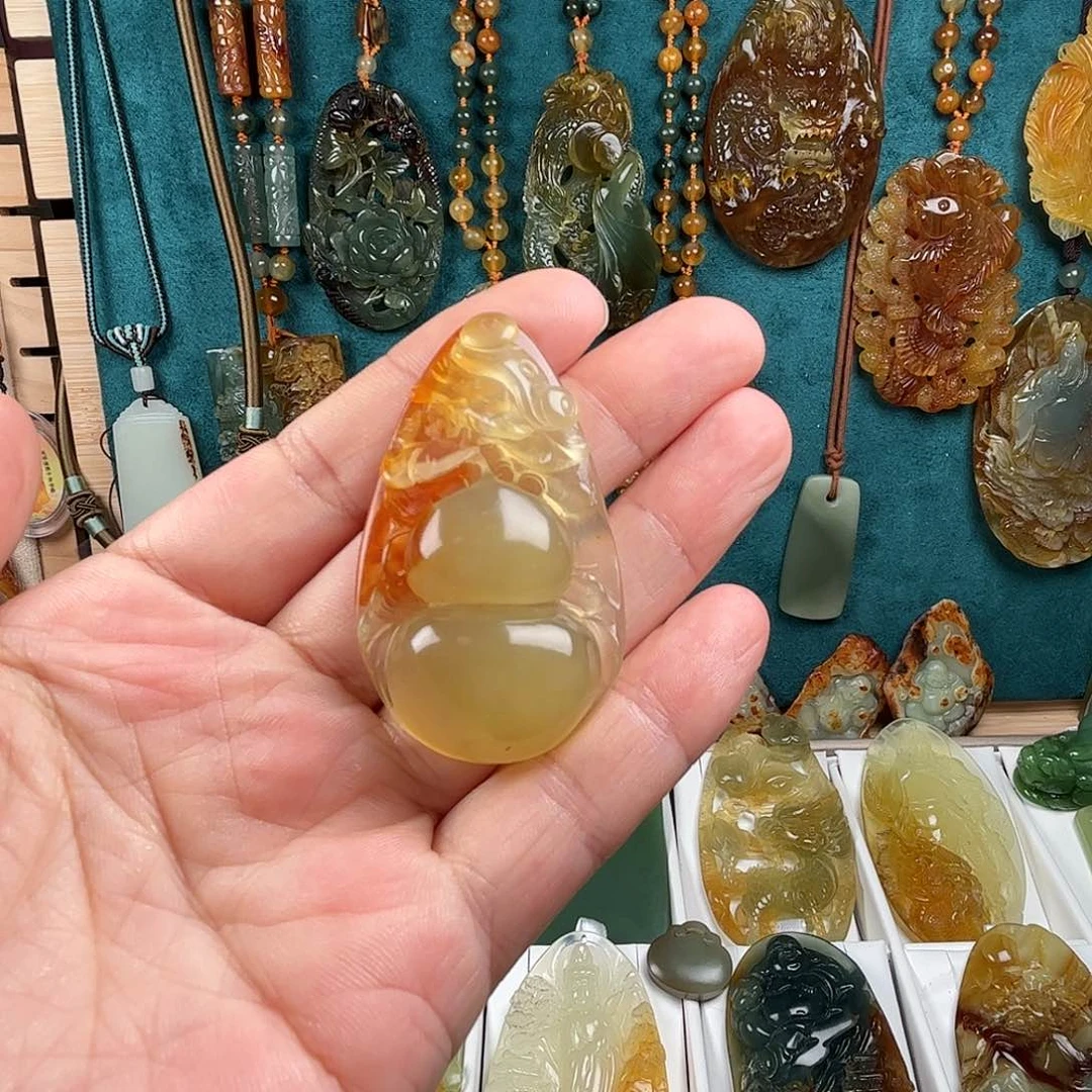 蛇纹石玉未镶嵌颈饰