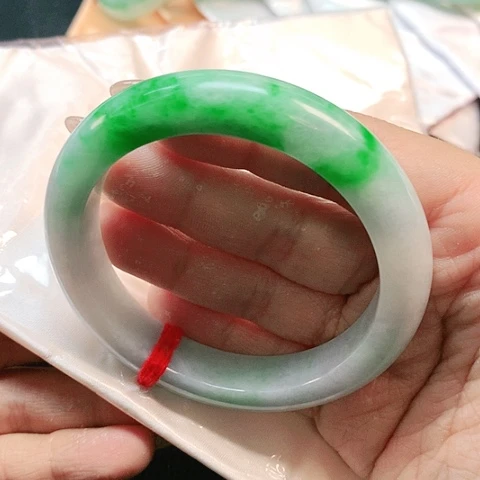 未镶嵌手镯翡翠小**?2156