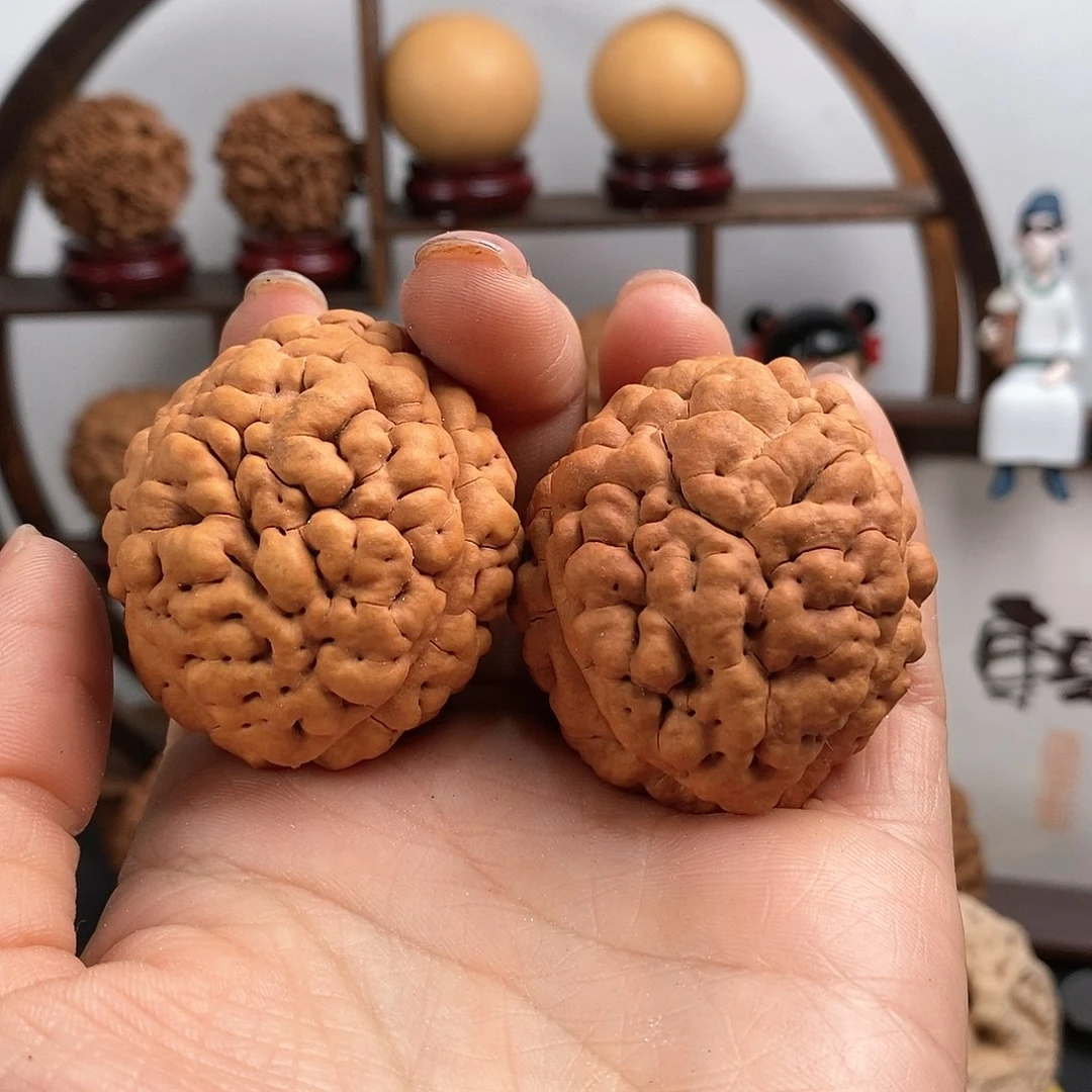 文玩核桃把件三瓣脑纹金刚4046练手