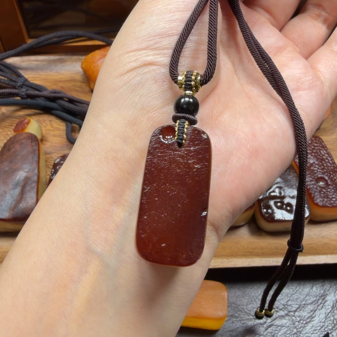 琥珀未镶嵌吊坠(赠链)