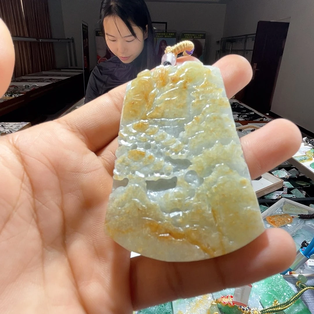 翡翠未镶嵌颈饰一