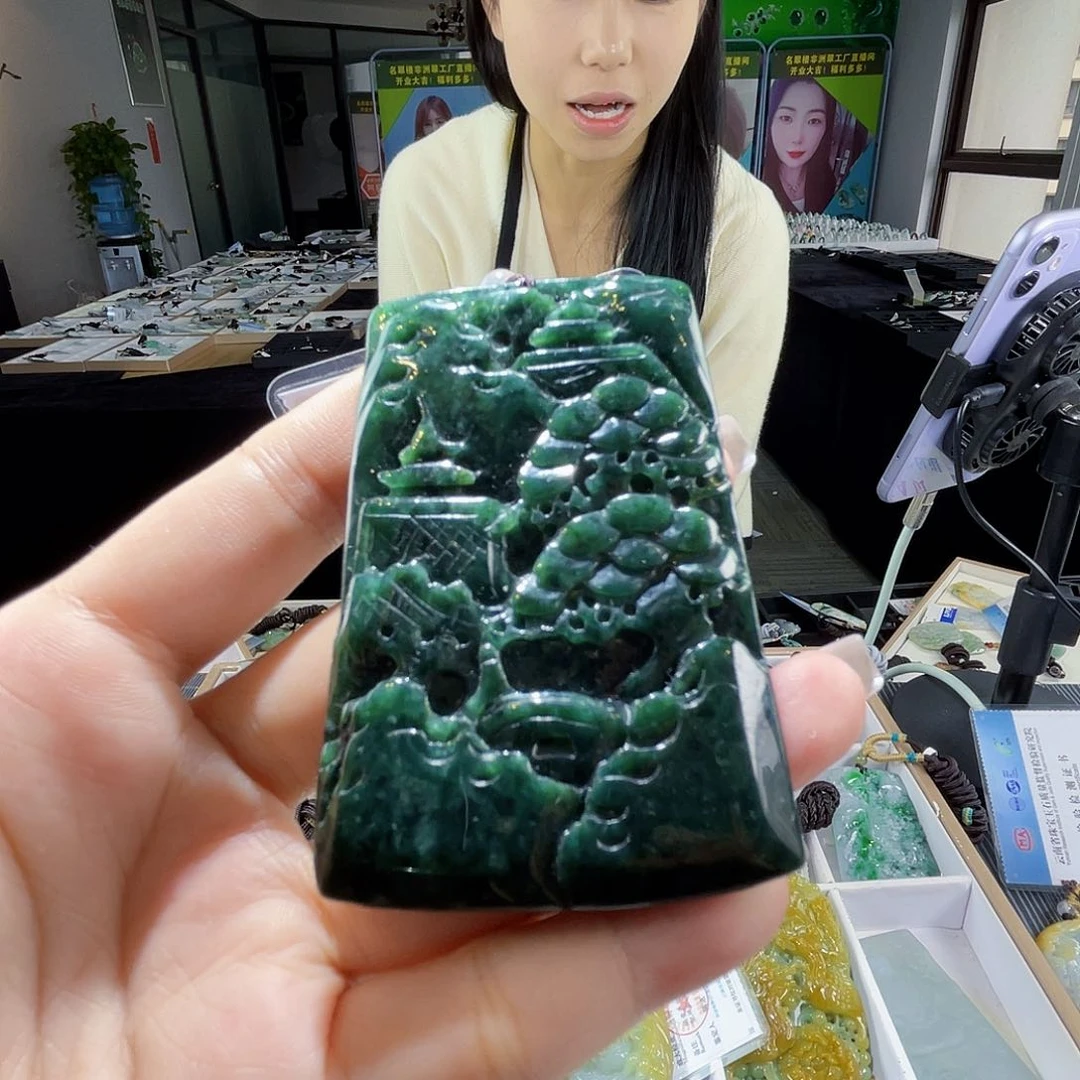 颈饰未镶嵌翡翠一个