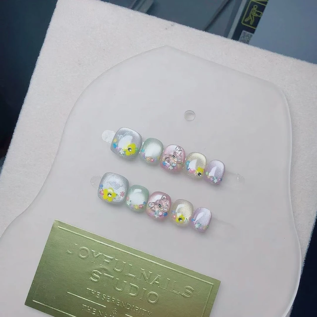 小童穿戴甲新品七彩猫眼蝴蝶穿戴甲纯欲显白可爱设计高级美甲卡通