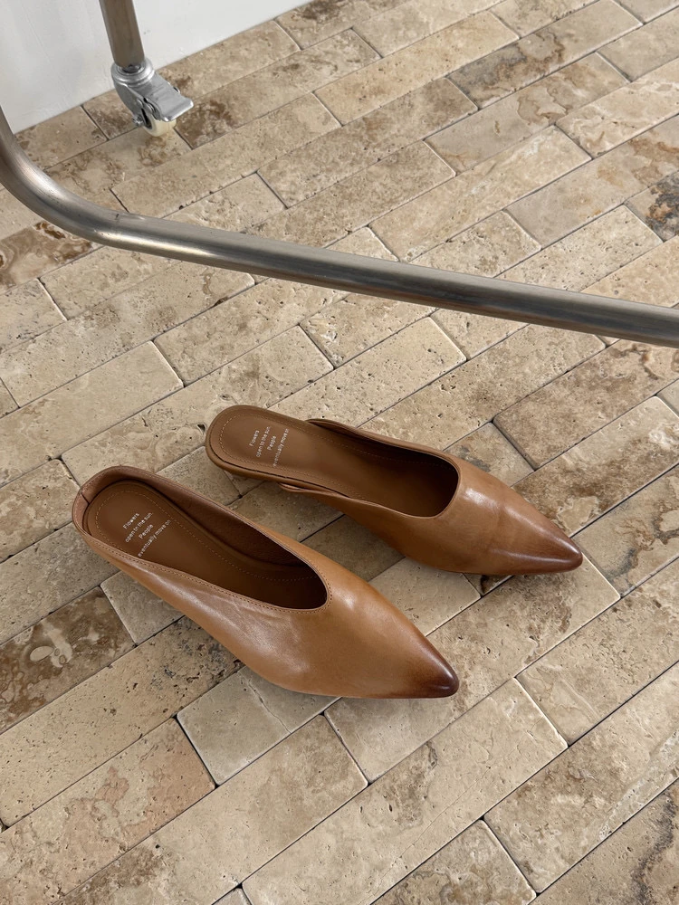 一脚蹬穆勒鞋休闲穆勒鞋真皮穆勒鞋百搭软底网红尖头半拖复古平底