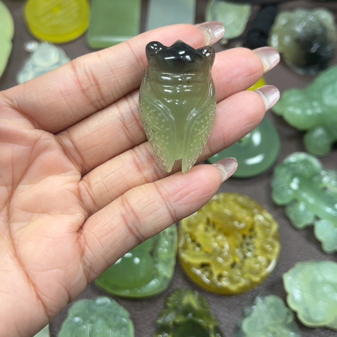 蛇纹石玉未镶嵌颈饰