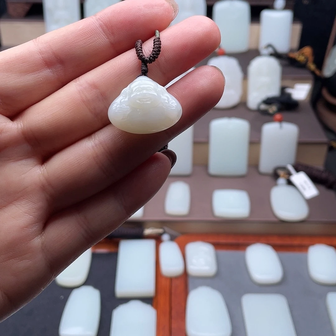 和田玉未镶嵌颈饰