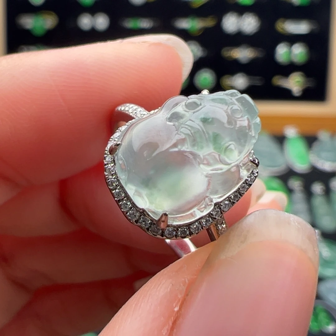 翡翠18K金镶嵌颈饰貔貅