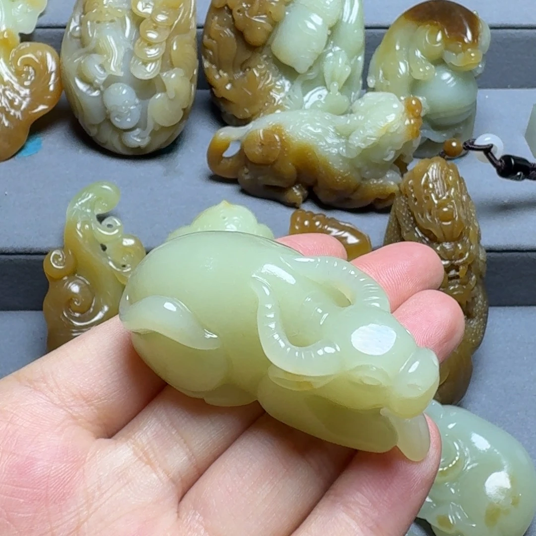 和田玉未镶嵌颈饰