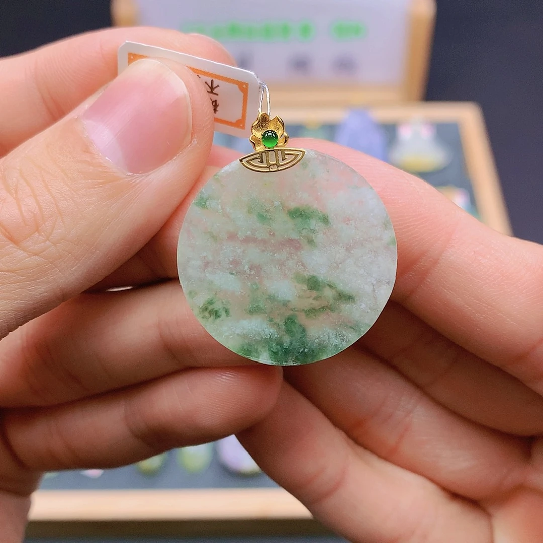 翡翠18K金镶嵌颈饰