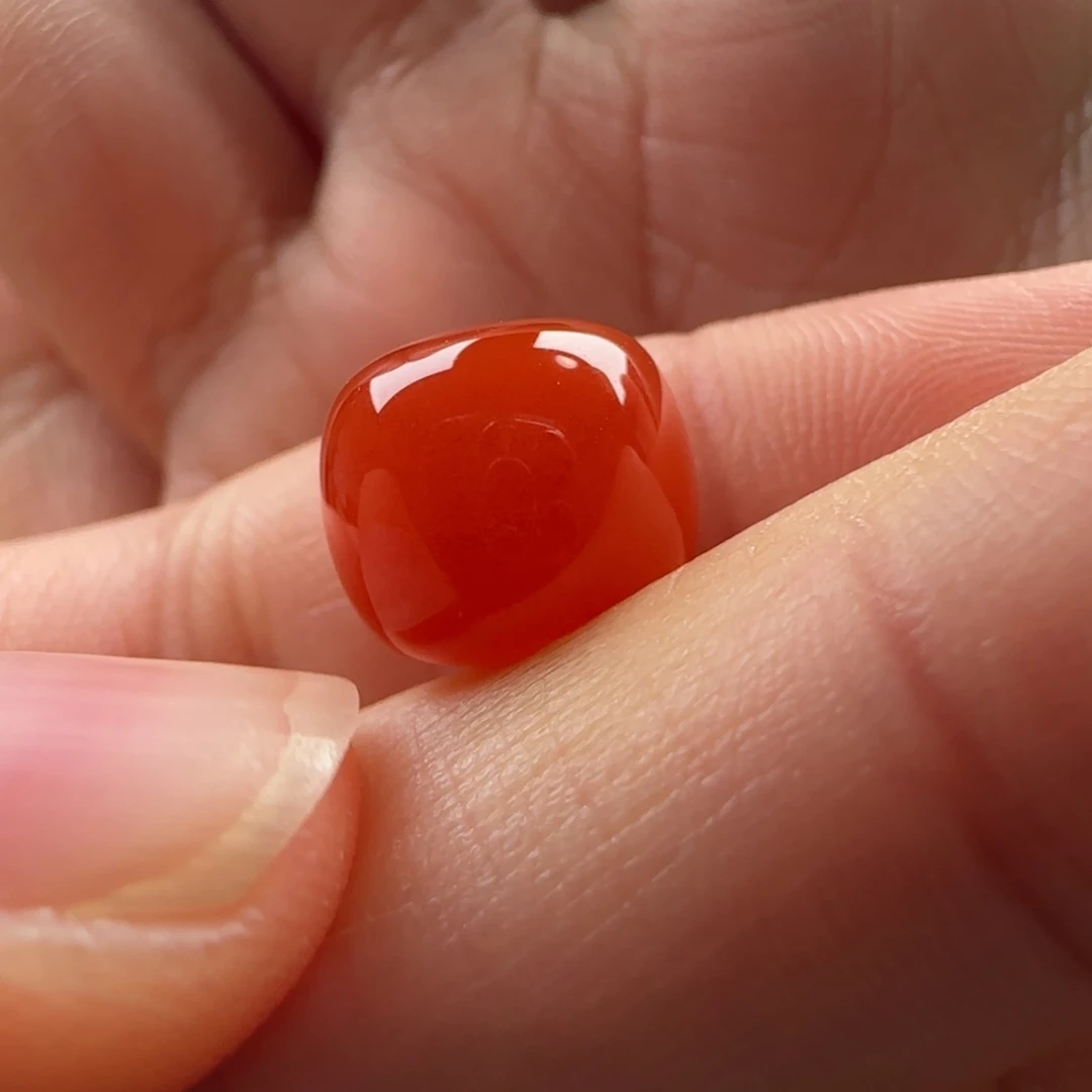 南红玛瑙未镶嵌老型：11.3x10正辣椒红 满砂 很润